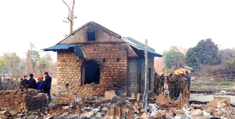 राजपुर गाउँपालिकाका २७ घरमध्ये २५ घर जल्यो, पीडितहरुको विचल्ली